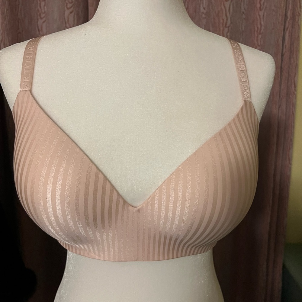 Victoria's Secret Pink Plunge Bra with Seamless Cups